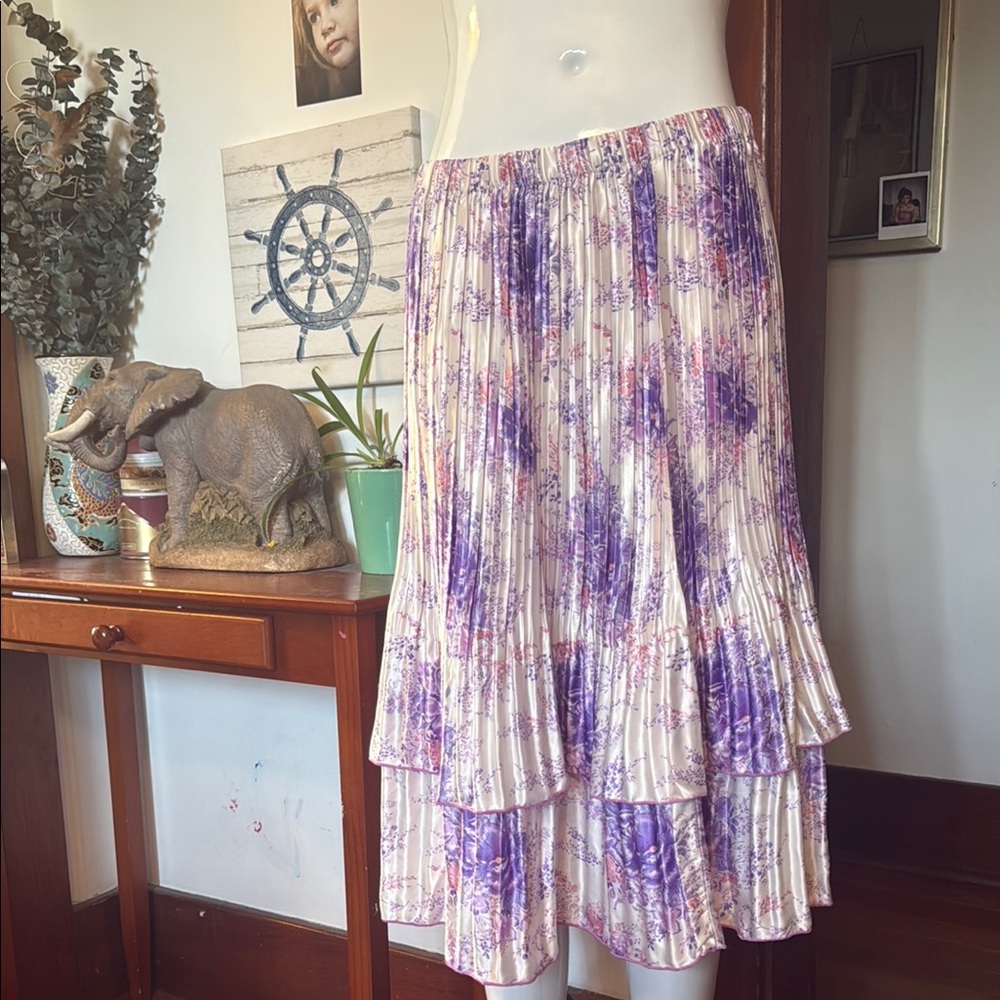 Size M Floral Purple and Cream Women's Skirt bouncy and flowy